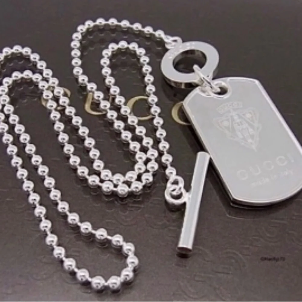 Gucci Silver Pendant Necklace Sleek Jewelry Accessory - Picture 4 of 7